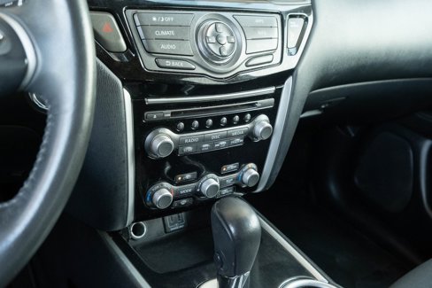 Used 2020 Nissan Pathfinder SV image 11