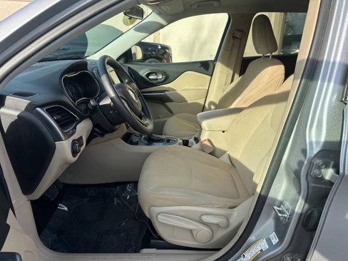 Used 2019 Jeep Cherokee Latitude w/ Popular Appearance Group image 13