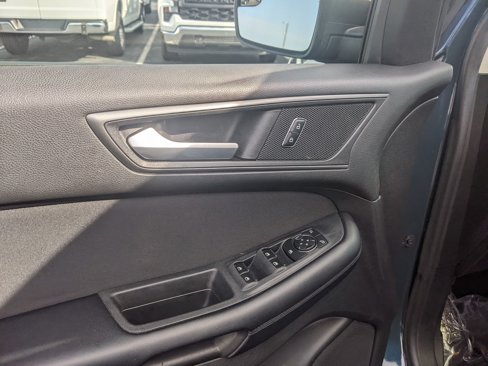 Used 2016 Ford Edge SE image 14