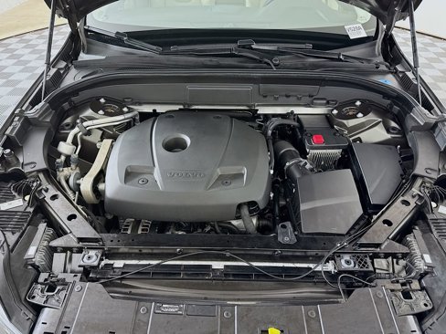 Used 2021 Volvo XC60 T5 Momentum w/ Premium Package image 30