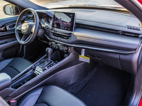 New 2025 Jeep Compass Latitude image 16