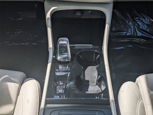 Certified 2024 Volvo XC40 B5 Plus w/ Protection Package Premier image 19