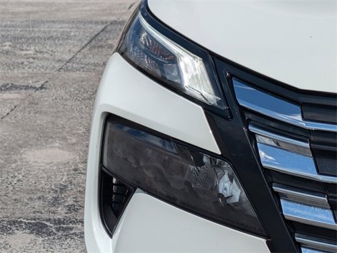 Used 2024 Nissan Rogue S image 9