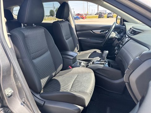Used 2020 Nissan Rogue SV w/ Premium Package image 11