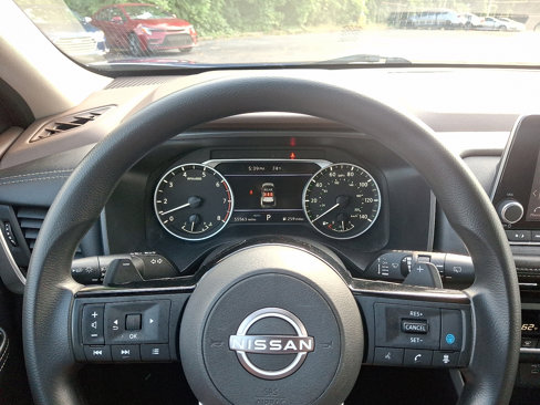 Used 2023 Nissan Rogue SV image 18