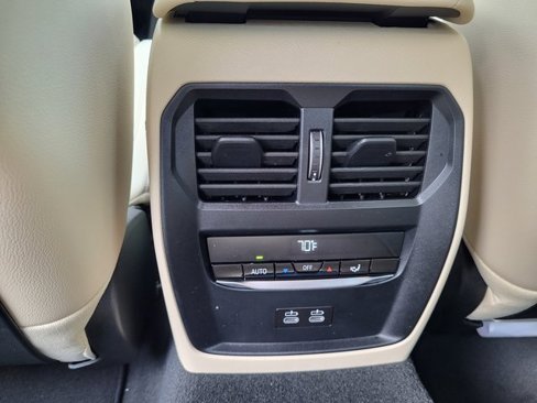 New 2025 BMW 330i Sedan w/ Convenience Package image 17