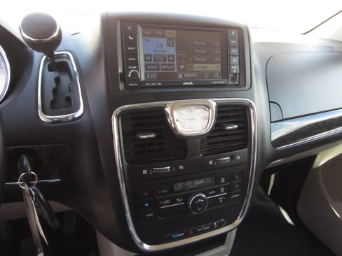 Used 2011 Chrysler Town & Country Touring image 18