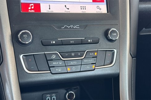 Used 2019 Ford Fusion SE image 28