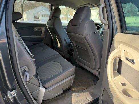 Used 2011 Chevrolet Traverse LS image 33