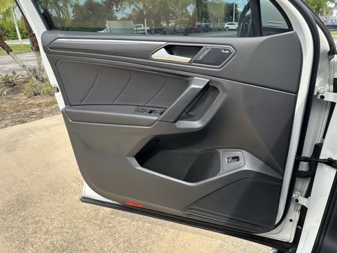 Used 2019 Volkswagen Tiguan SEL Premium image 25