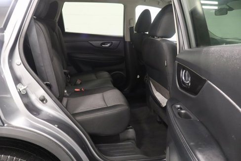 Used 2018 Nissan Rogue SV w/ Premium Package image 16