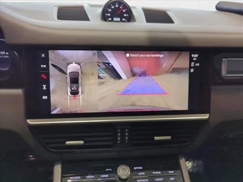Used 2023 Porsche Cayenne Turbo image 12