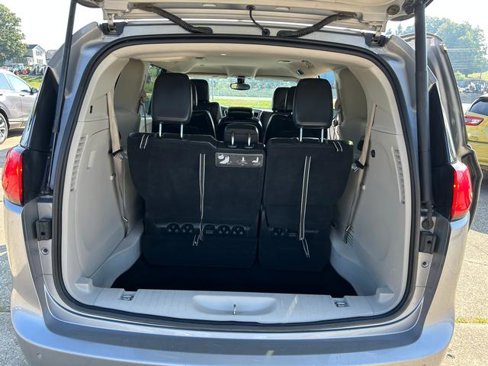 Certified 2017 Chrysler Pacifica Touring-L image 19