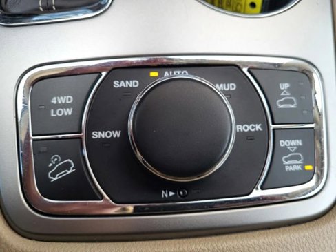 Used 2018 Jeep Grand Cherokee Overland image 16