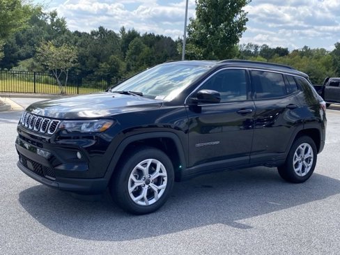 New 2025 Jeep Compass Latitude image 8