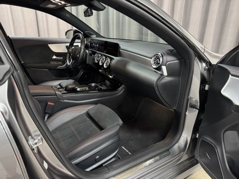 Used 2023 Mercedes-Benz CLA 250 4MATIC image 8