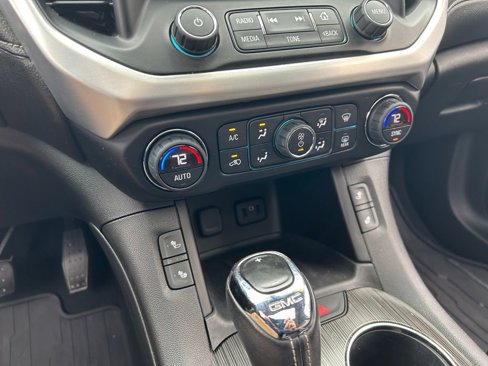 Used 2018 GMC Acadia SLT image 36