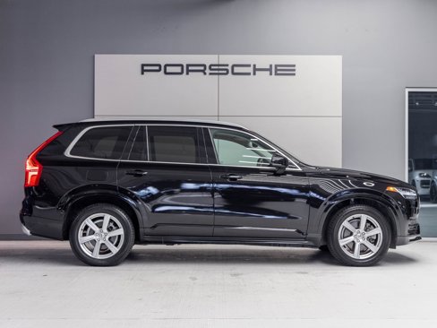 Used 2021 Volvo XC90 T6 Momentum image 8