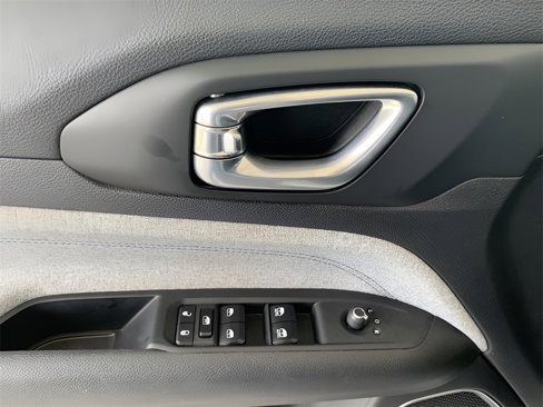 Certified 2024 Jeep Compass Latitude image 13