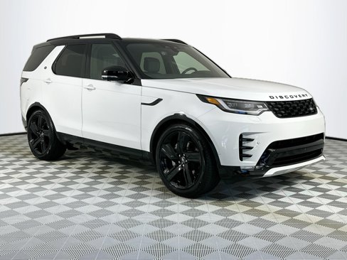 Certified 2025 Land Rover Discovery Dynamic SE image 3