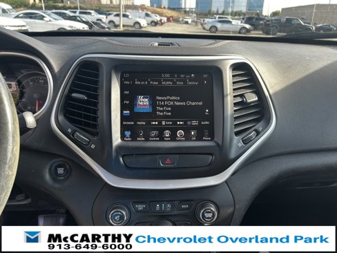 Used 2017 Jeep Cherokee Limited w/ Luxury Group image 11