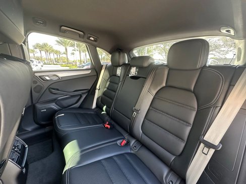 Used 2025 Porsche Macan image 27