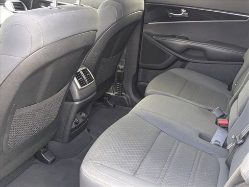Used 2020 Kia Sorento S image 17