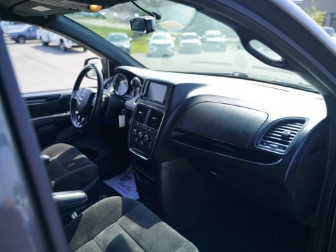 Used 2017 Dodge Grand Caravan SE image 22