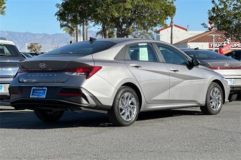 Used 2024 Hyundai Elantra SEL image 4