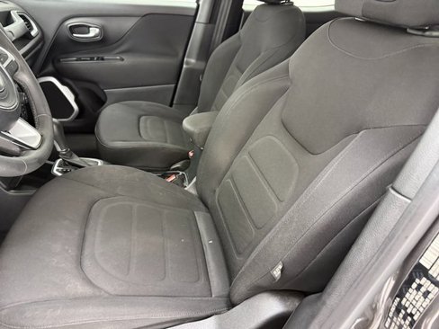 Used 2019 Jeep Renegade Latitude image 27