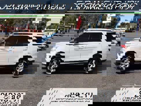 Used 2018 Ford Explorer XLT image 4