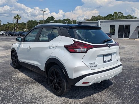 Used 2023 Nissan Kicks SV image 6