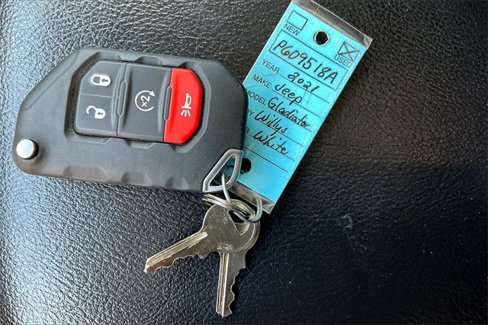 Used 2021 Jeep Gladiator Willys image 11