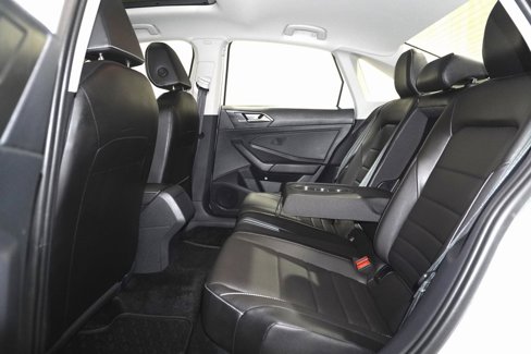 Certified 2023 Volkswagen Jetta SE w/ Panoramic Sunroof Package image 12