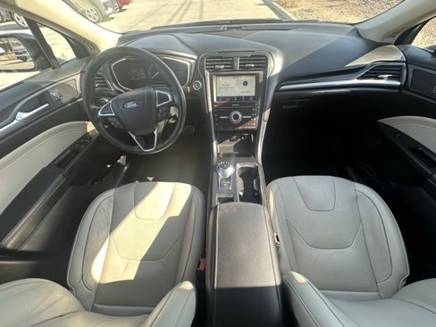 Used 2018 Ford Fusion Titanium image 32