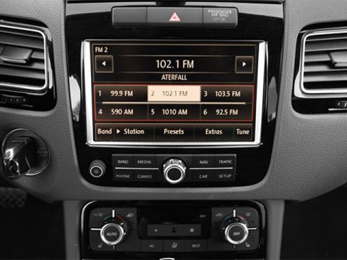 Used 2014 Volkswagen Touareg TDI image 9
