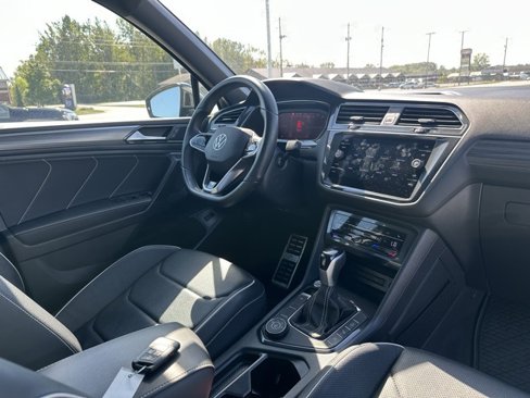 Used 2022 Volkswagen Tiguan SEL R-Line image 9