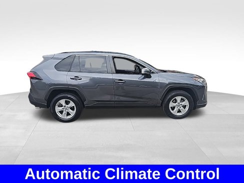 Used 2020 Toyota RAV4 XLE image 4