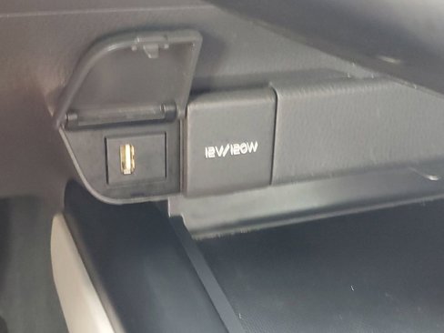 Used 2020 Toyota Camry L image 20