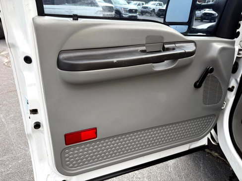 Used 2005 Ford F350 XL image 8