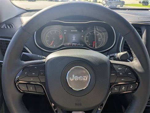 Used 2023 Jeep Cherokee Altitude Lux image 32