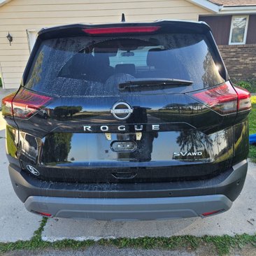 Used 2023 Nissan Rogue SV image 4