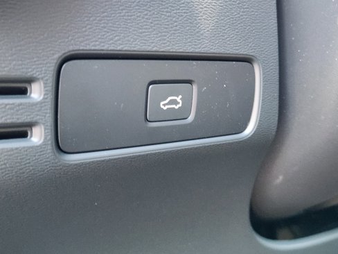 New 2025 Volvo XC40 B5 Core w/ Protection Package image 21