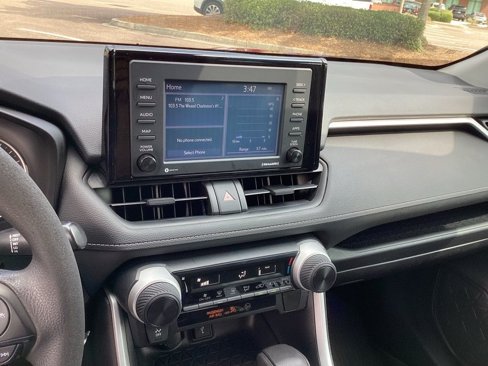 Used 2020 Toyota RAV4 LE image 15