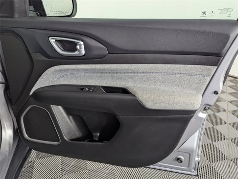 Used 2022 Jeep Compass Latitude image 33