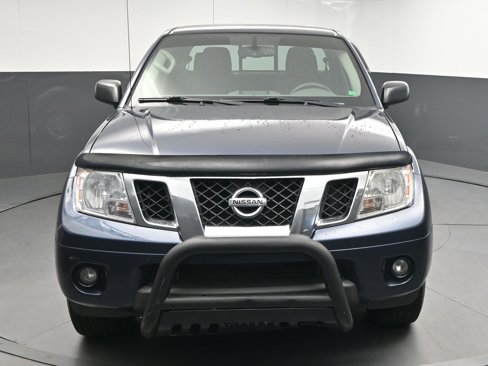 Used 2019 Nissan Frontier SV image 2