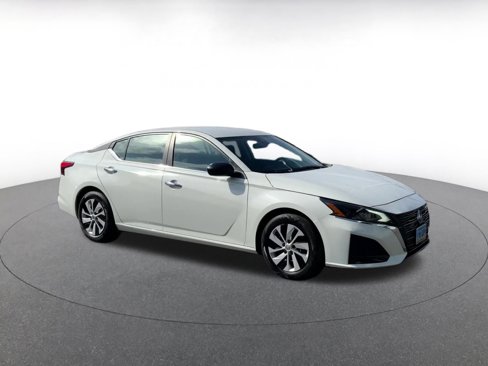 Used 2024 Nissan Altima 2.5 S image 2