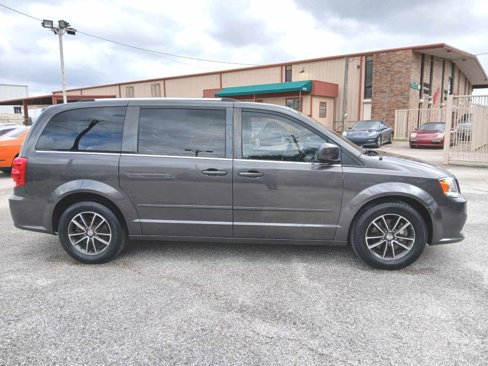 Used 2016 Dodge Grand Caravan SXT image 4