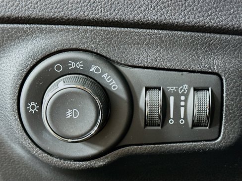 Used 2018 Jeep Compass Altitude w/ Popular Equipment Group image 16