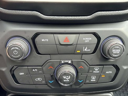 Used 2023 Jeep Renegade Latitude w/ Sun/Sound Group image 26